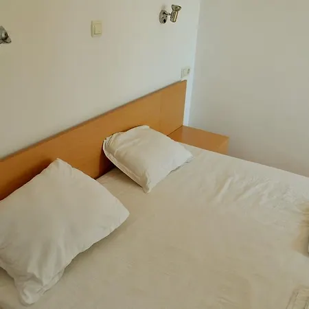 One-bedroom Sunny Holiday-eh شقة