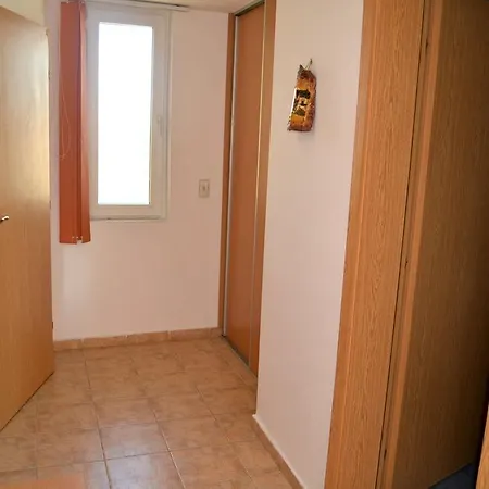 One-bedroom Sunny Holiday-eh شقة