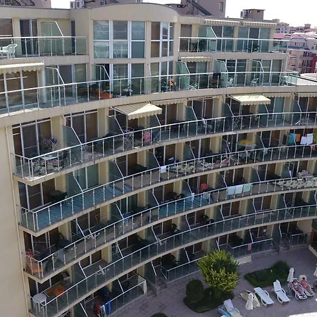 One-bedroom Sunny Holiday-eh Apartman *
