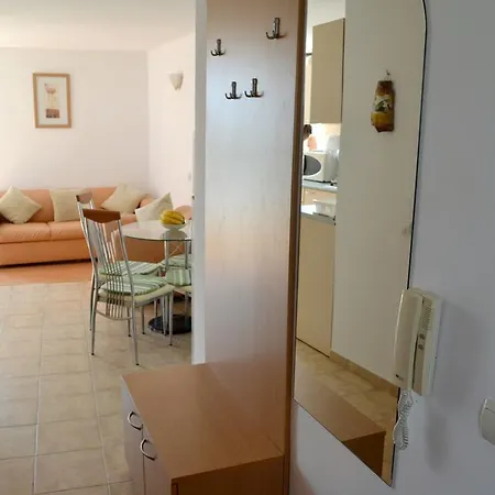 One-bedroom Sunny Holiday-eh Apartman Napospart